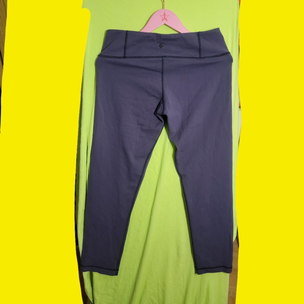 Lululemon Navy Crop Size 8 - Picture 2 of 5